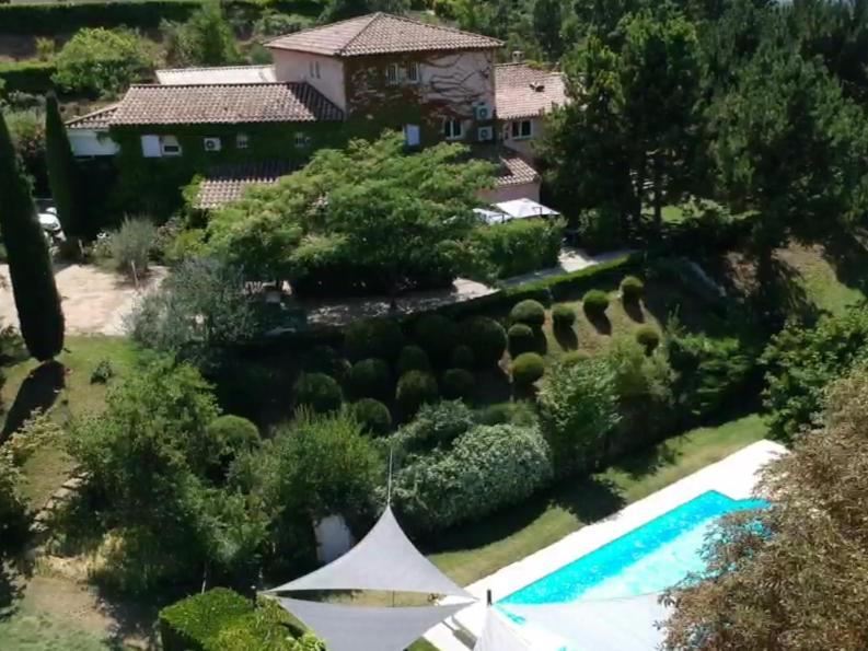 Le Jardin De Celina Bed and Breakfast Valensole Εξωτερικό φωτογραφία