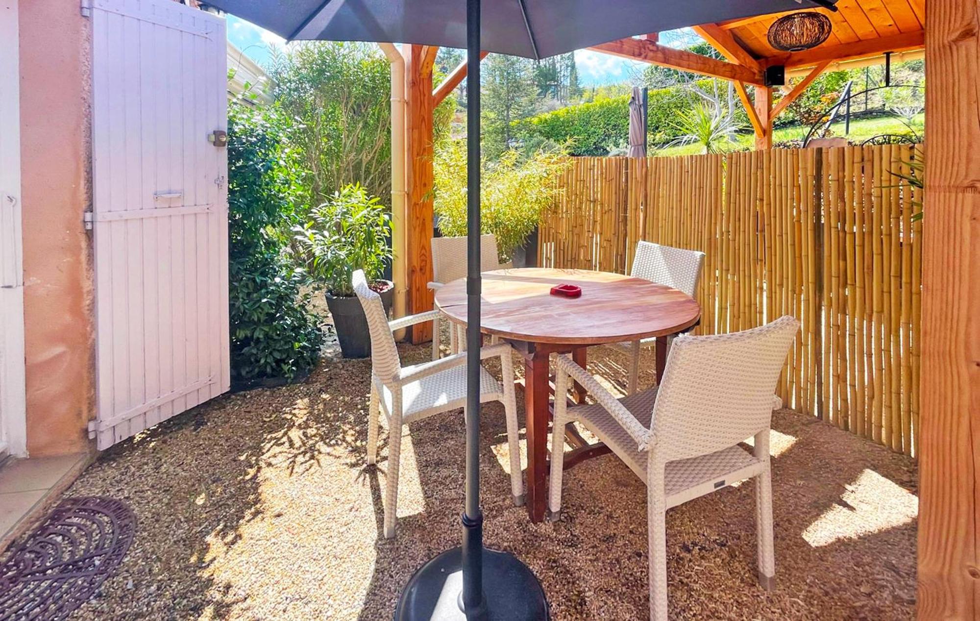 Le Jardin De Celina Bed and Breakfast Valensole Εξωτερικό φωτογραφία