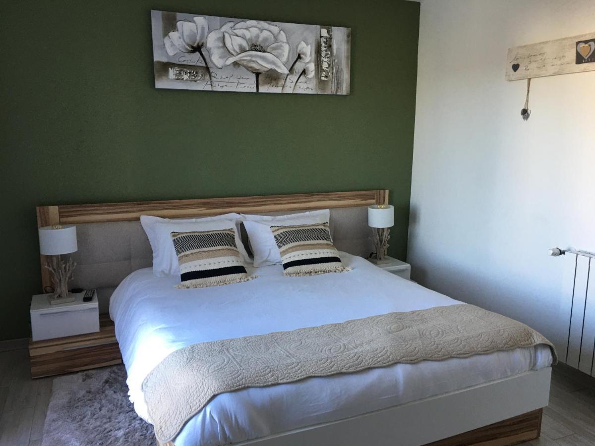 Le Jardin De Celina Bed and Breakfast Valensole Εξωτερικό φωτογραφία